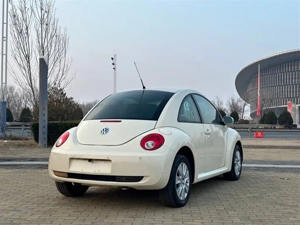 Volkswagen Beetle 2010 Model 1.6 AT фото 4