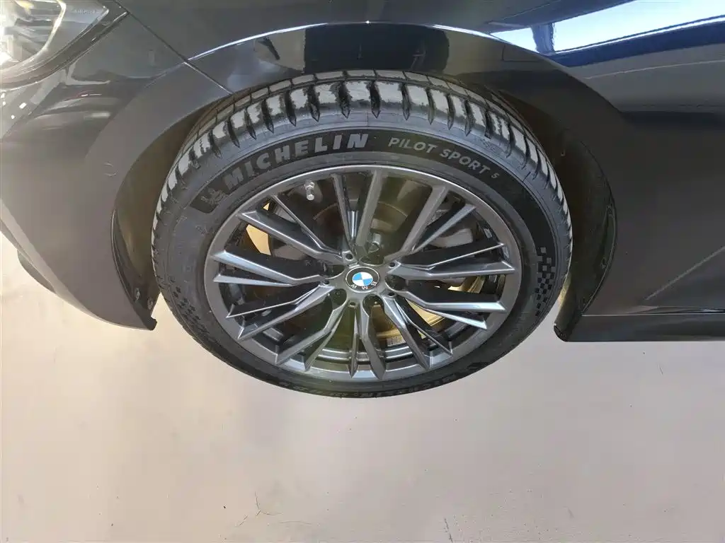 BMW 3 Series 2022 330i M Sport Shadow Edition фото 25