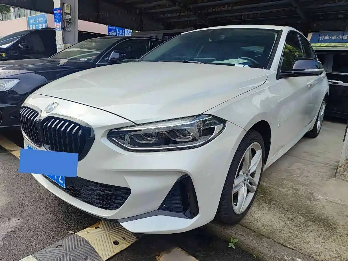 BMW 1 Series 2022 120i M Sport Shadow Edition фото 3
