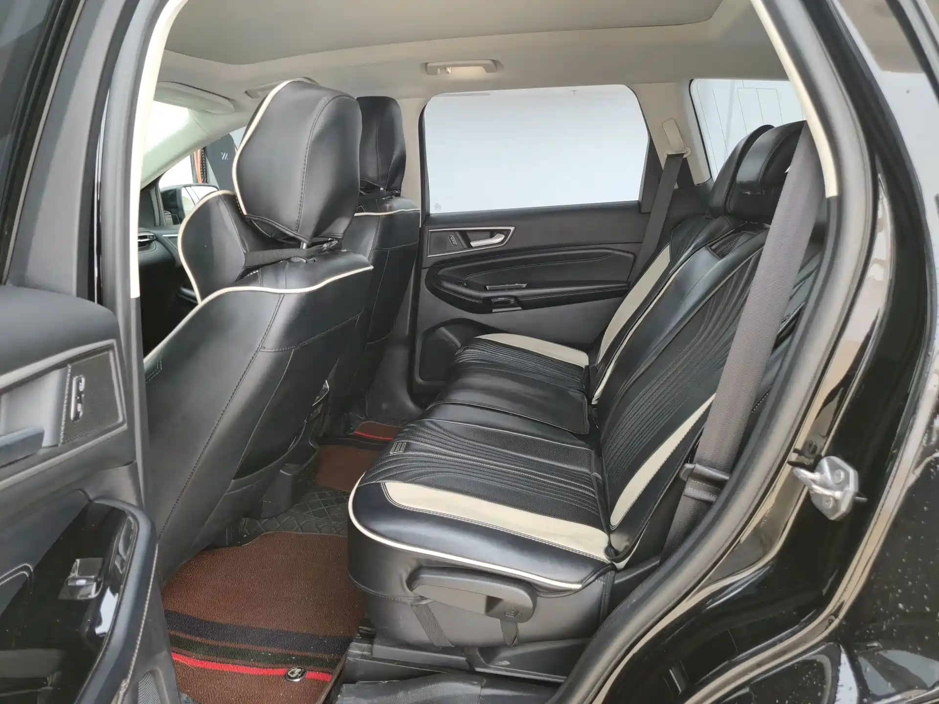 Фото 14 - Ford Edge