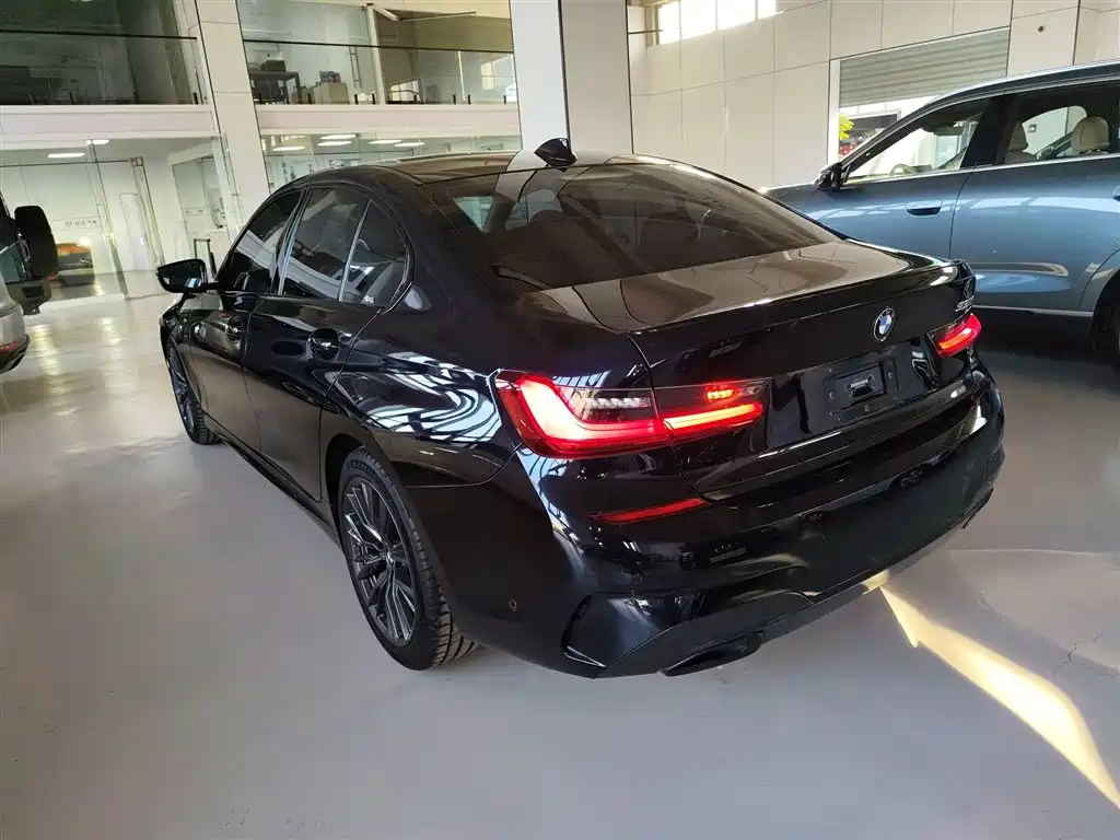 BMW 3 Series 2022 330i M Sport Shadow Edition фото 23
