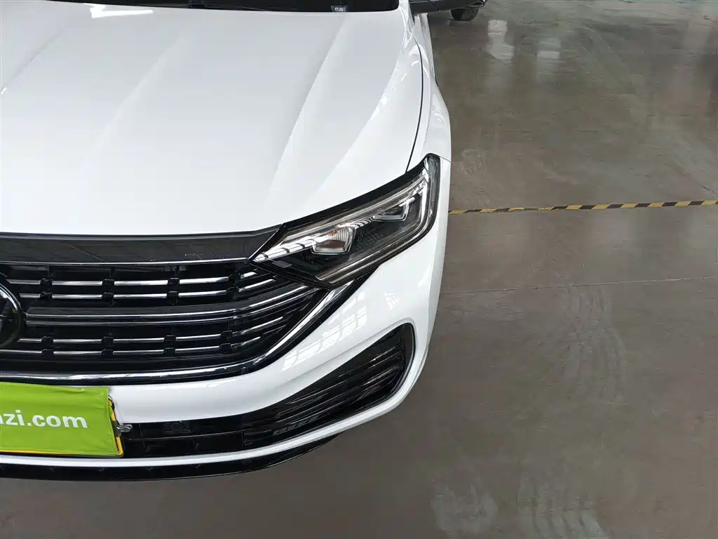 Volkswagen Sagitar 2023 300TSI DSG Surpassing Edition фото 3