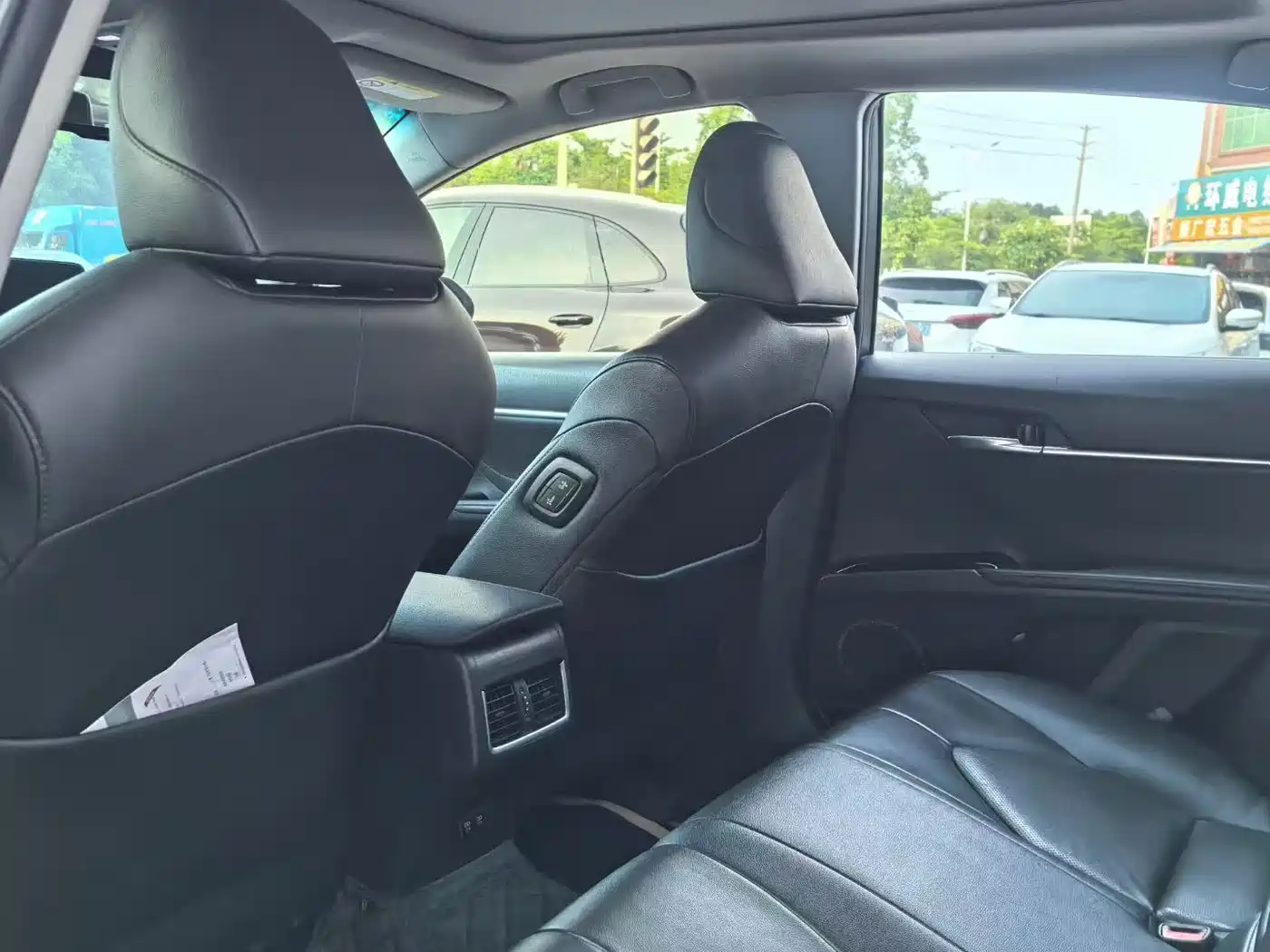 Toyota Camry 2021 Hybrid 2.5HG Luxury Edition фото 7