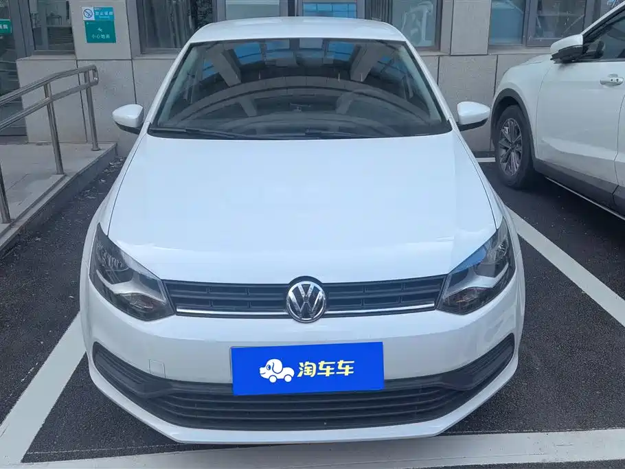 Volkswagen Polo 2014 1.4L Manual Trend Edition фото 2