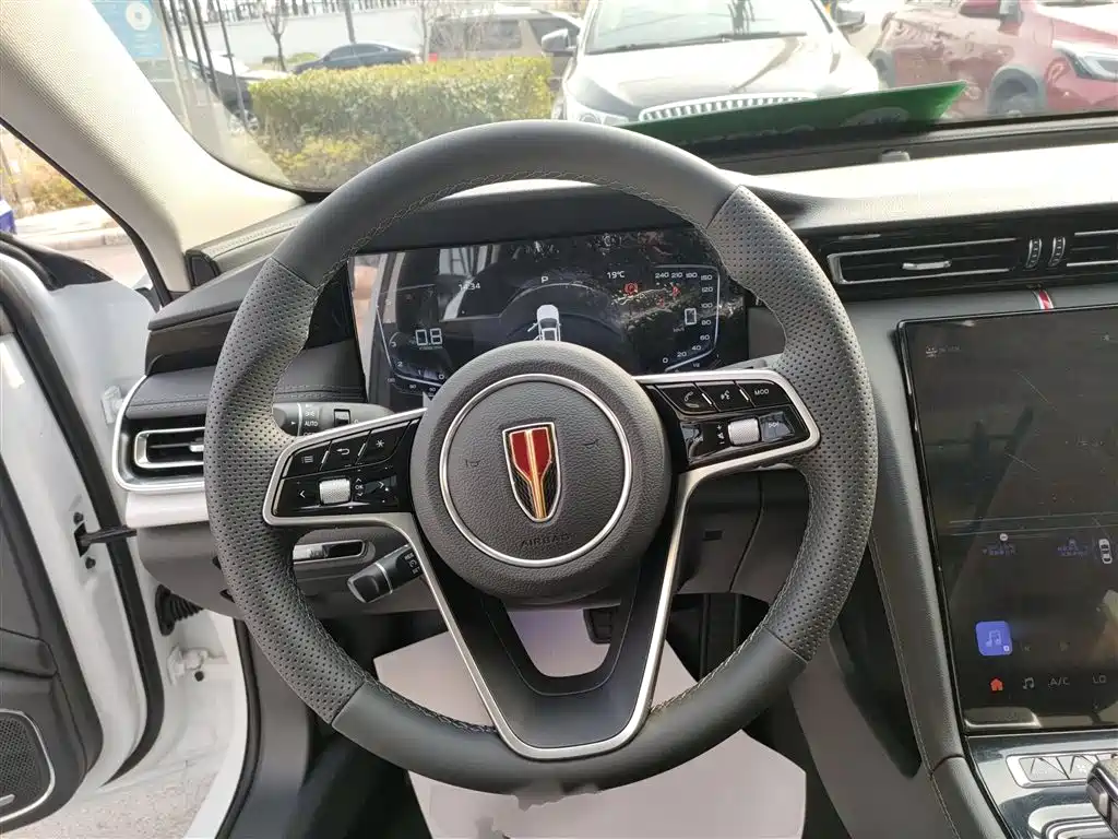 Hongqi H5 2025 1.5T DCT Flag Rhythm 500,000 Units Memorial Edition фото 3