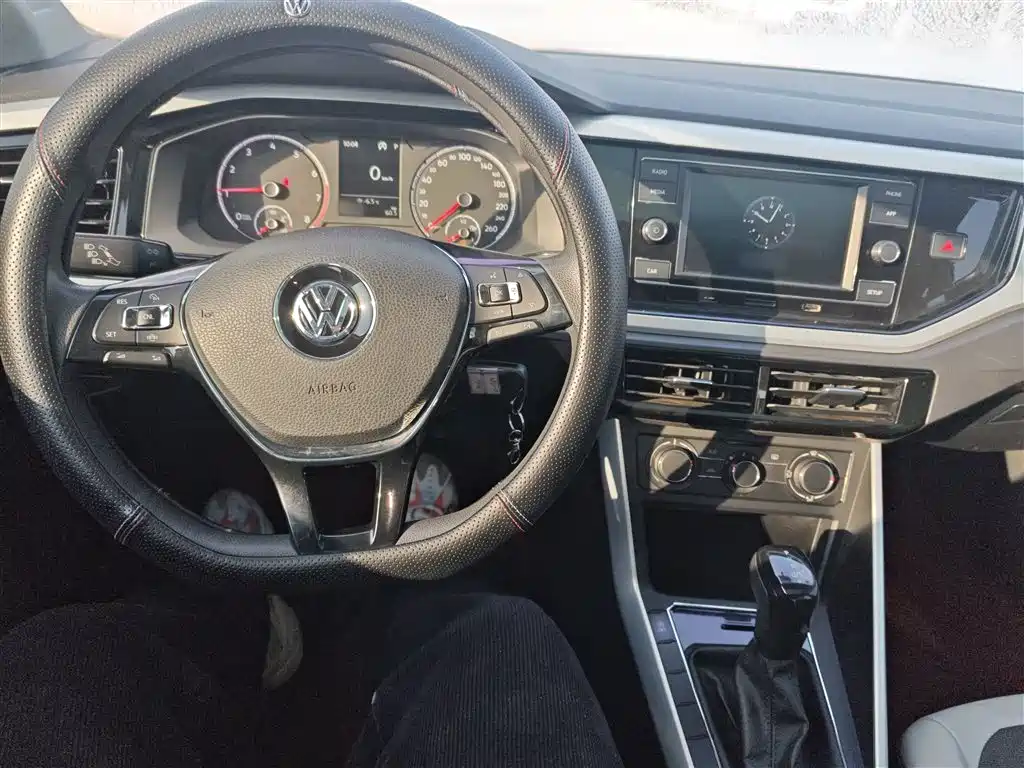 Volkswagen Polo 2019 Plus 1.5L Automatic Colorful Tech Edition фото 10