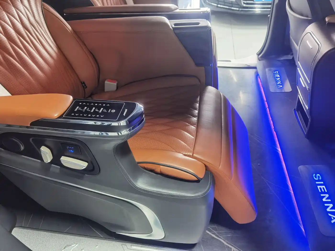 Toyota Sienna 2023 2.5L Hybrid Comfort Edition фото 19
