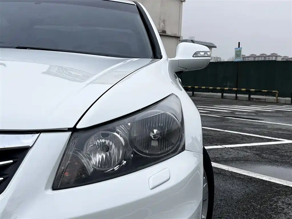 Фото 9 - Honda Accord