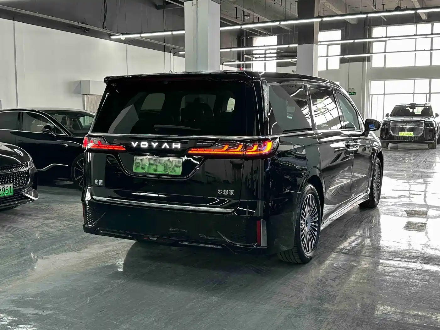 Voyah Auto Voyah Dreamer 2025 Model PHEV 4WD Premium QianKun Edition фото 4