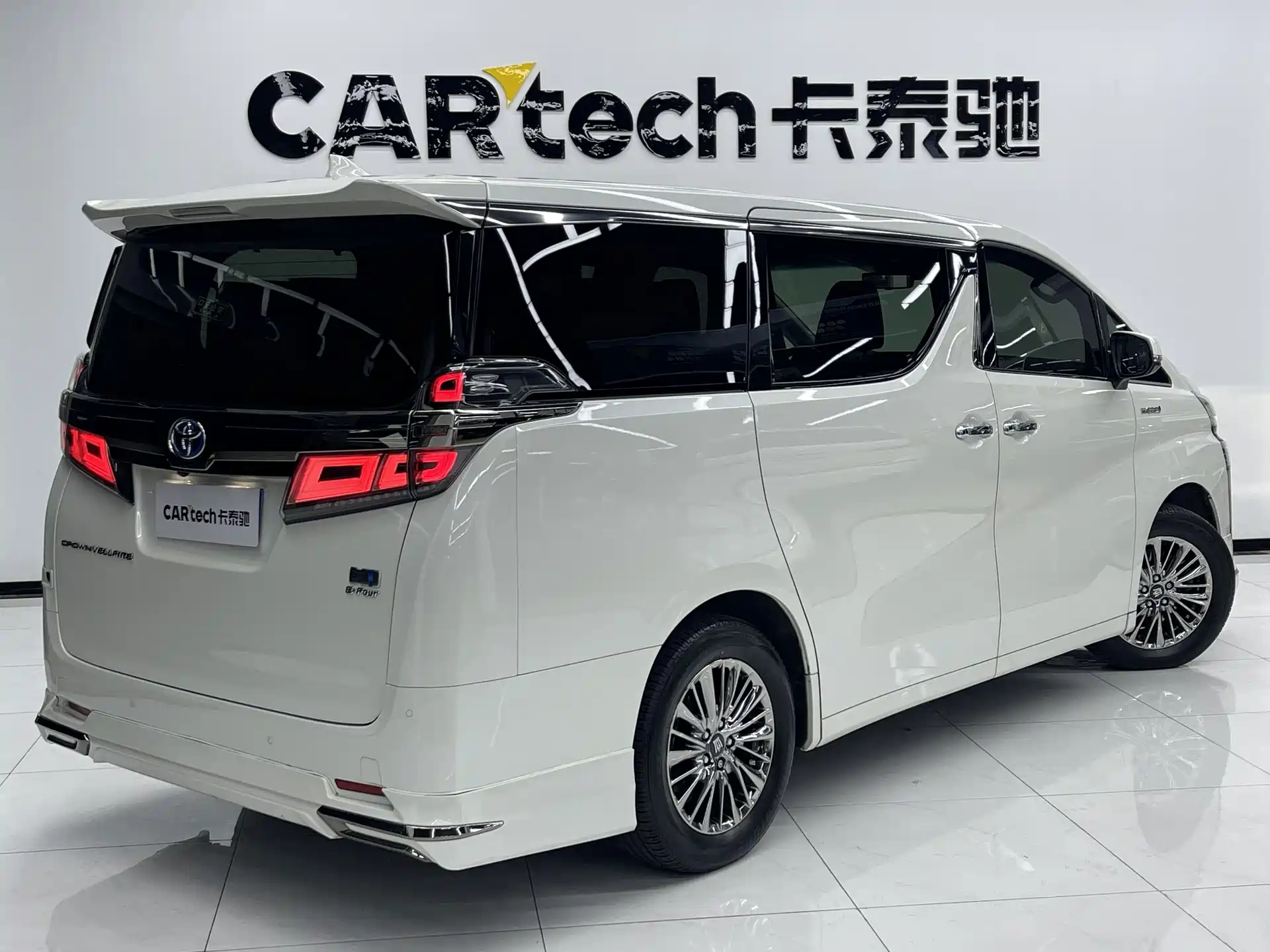 Фото 28 - Toyota Vellfire