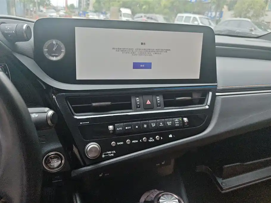 Lexus ES 2022 200 Excellence Edition фото 13
