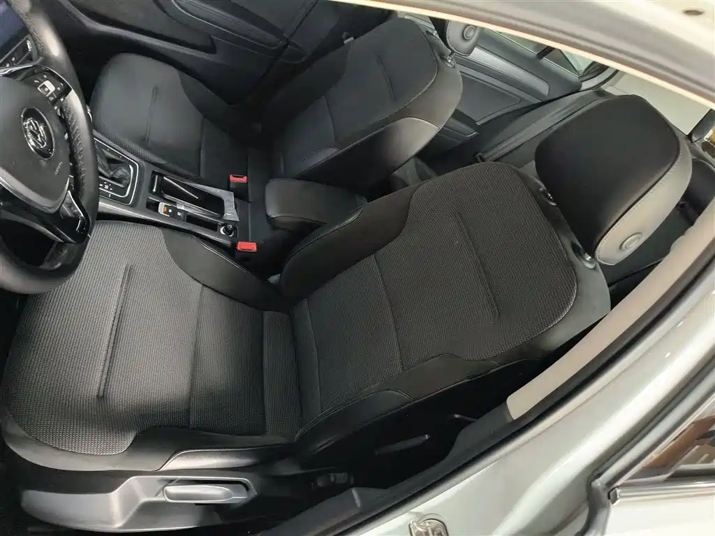 Volkswagen Golf 2018 1.6L Automatic Comfort фото 15