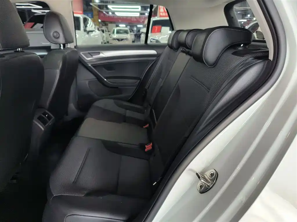 Volkswagen Golf 2018 1.6L Automatic Comfort фото 17