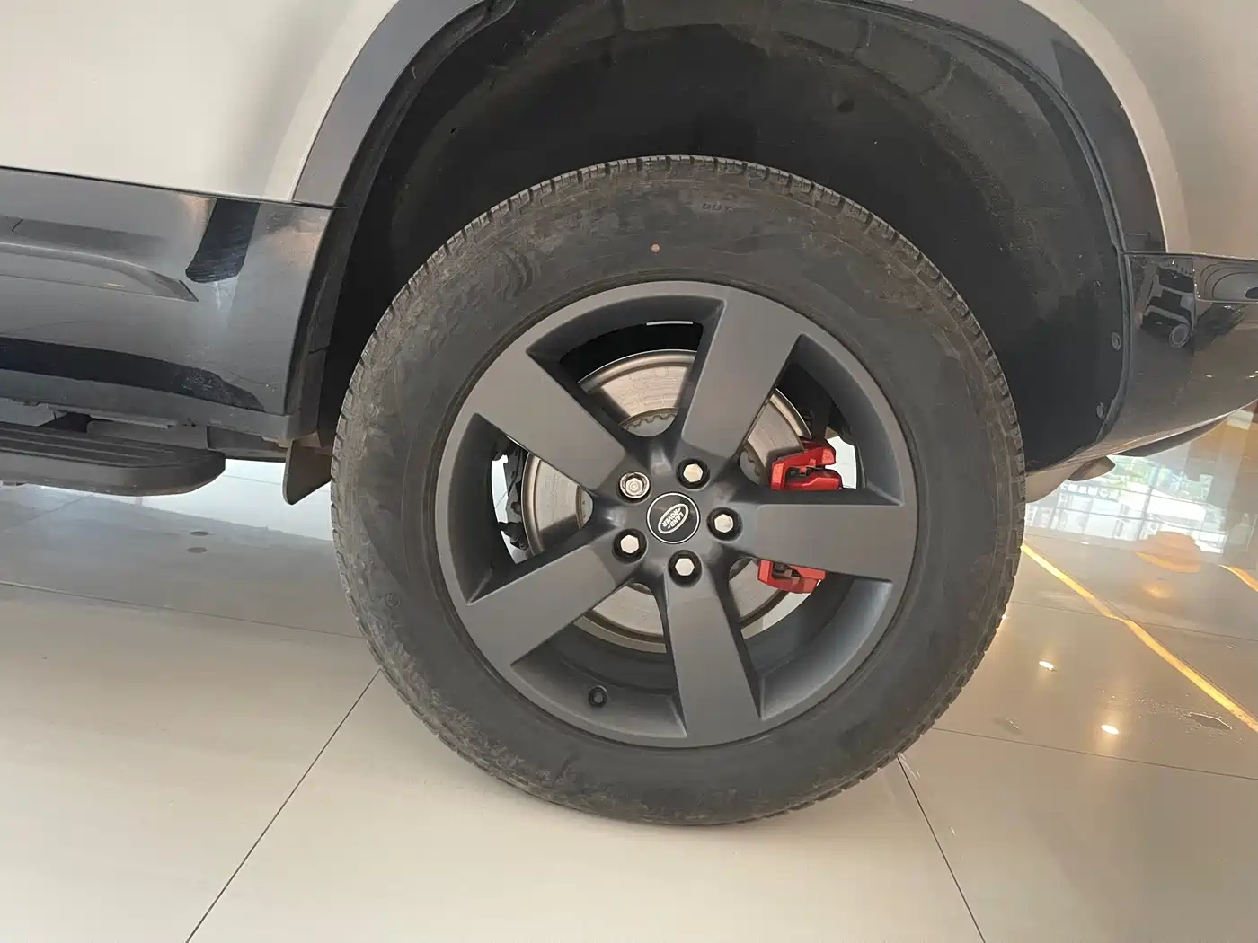Land Rover Defender 2025 110 3.0T P400 X фото 12