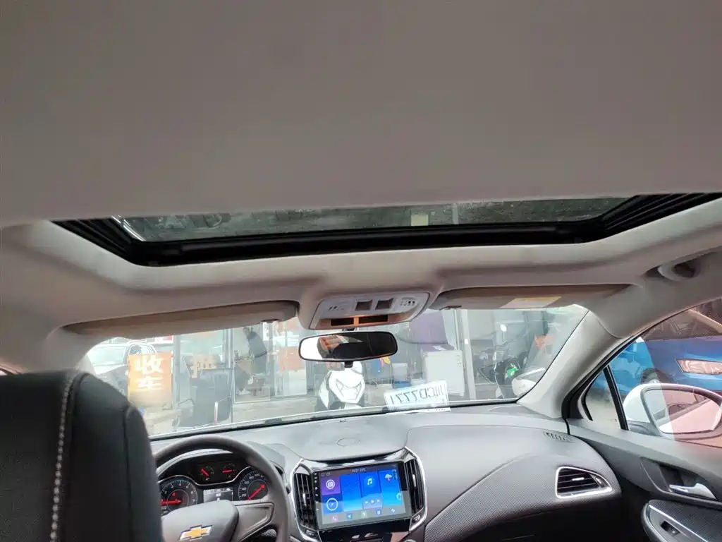 Chevrolet Cruze 2018 320 Automatic Pioneer Sunroof Edition фото 18