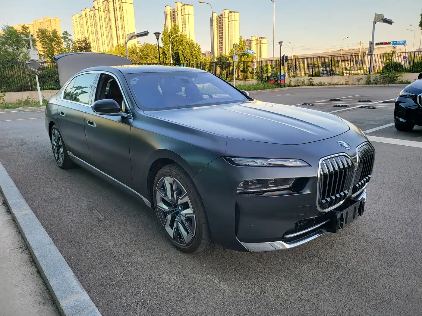 BMW 7 Series 2023 Model 740Li Premium Luxury Package фото 3
