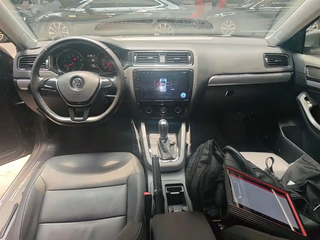 Volkswagen Sagitar 2016 230TSI 25th Anniversary Edition фото 10