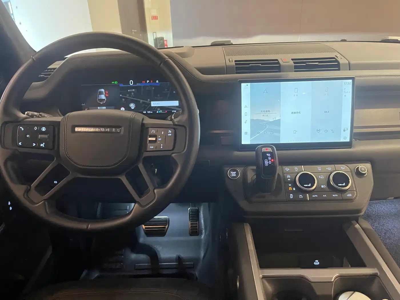 Land Rover Defender 2025 110 3.0T P400 X фото 9