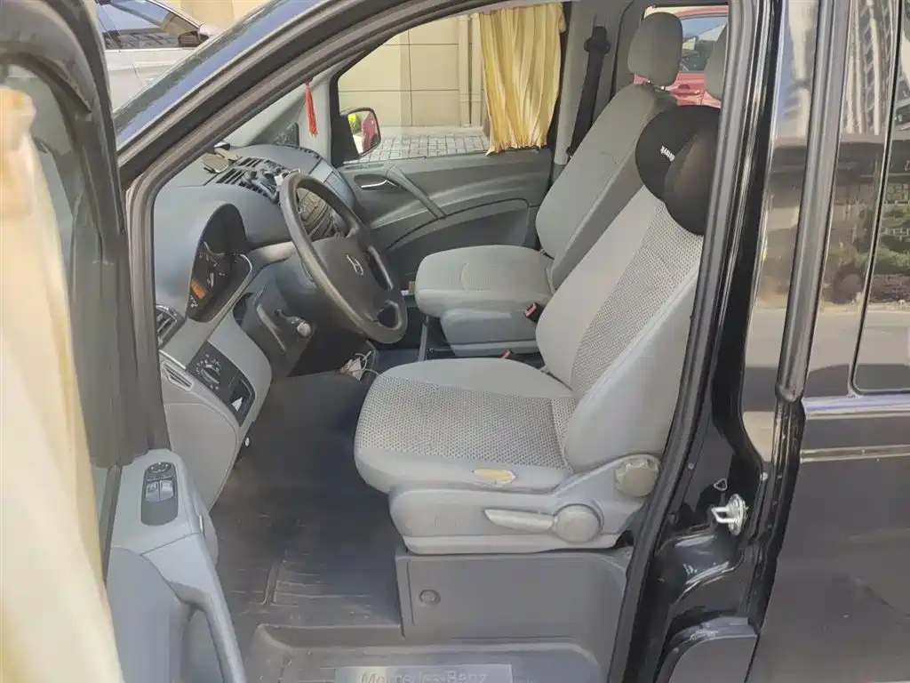 Mercedes-Benz Vito 2011 2.5L 7-Seat Executive Edition фото 8
