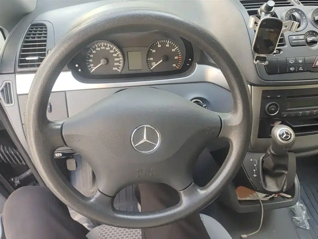 Mercedes-Benz Vito 2011 2.5L 7-Seat Executive Edition фото 3