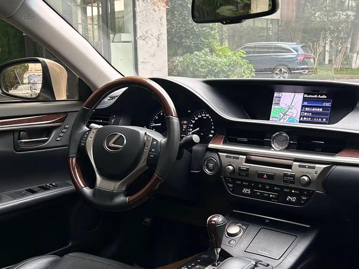 Lexus ES 2013 250 Elegance Edition фото 6