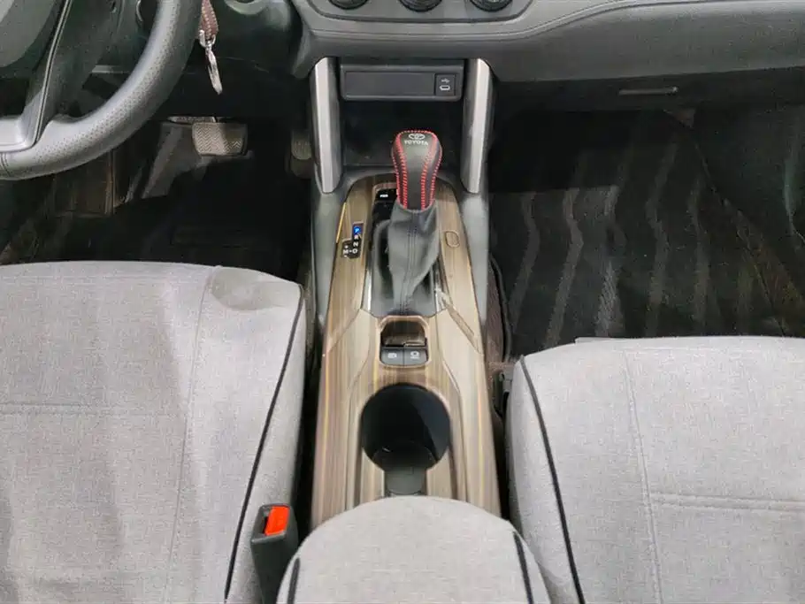 Toyota Corolla Cross 2024 Model 2.0L Pioneer Edition фото 16