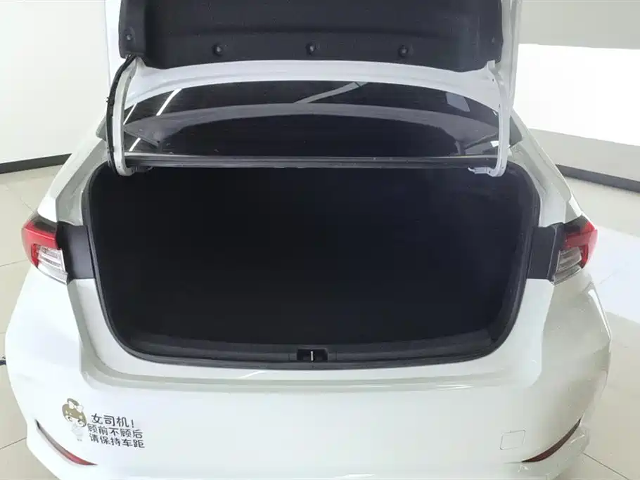 Toyota Corolla 2023 1.8L Smart Hybrid Dual Engine Elite Edition фото 4