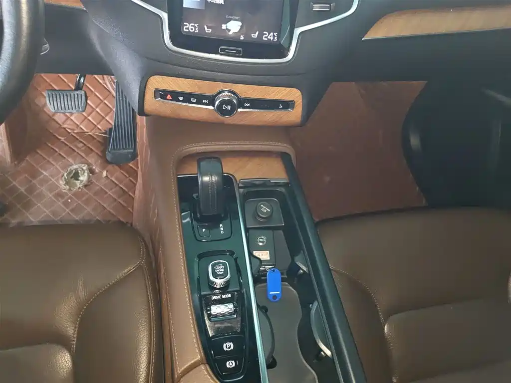 VOLVO XC90