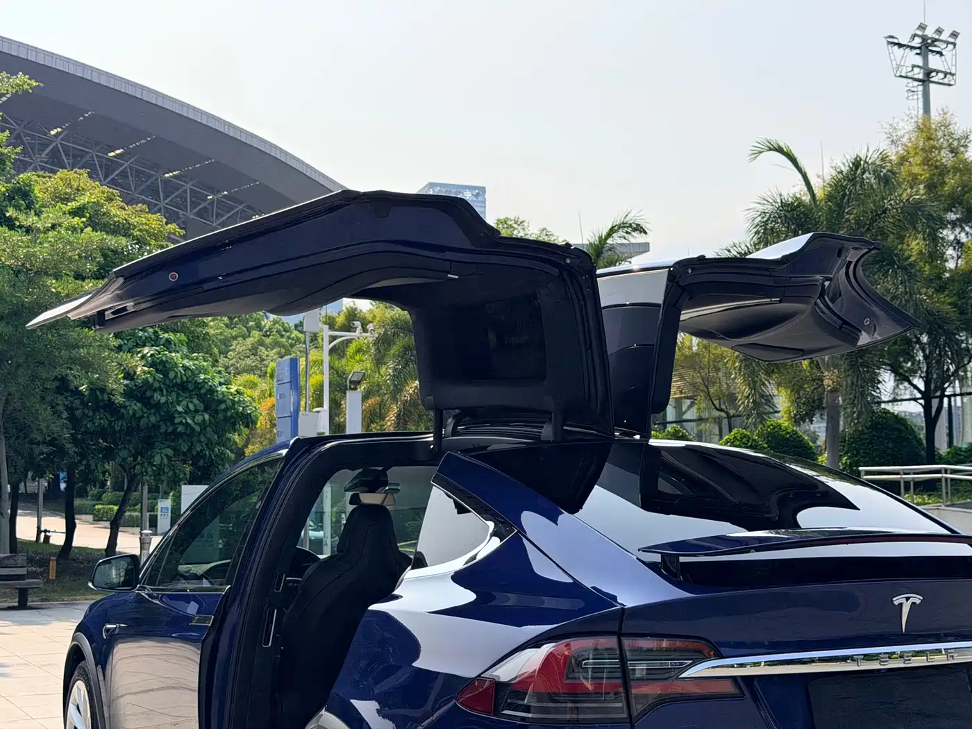 TESLA MODEL X