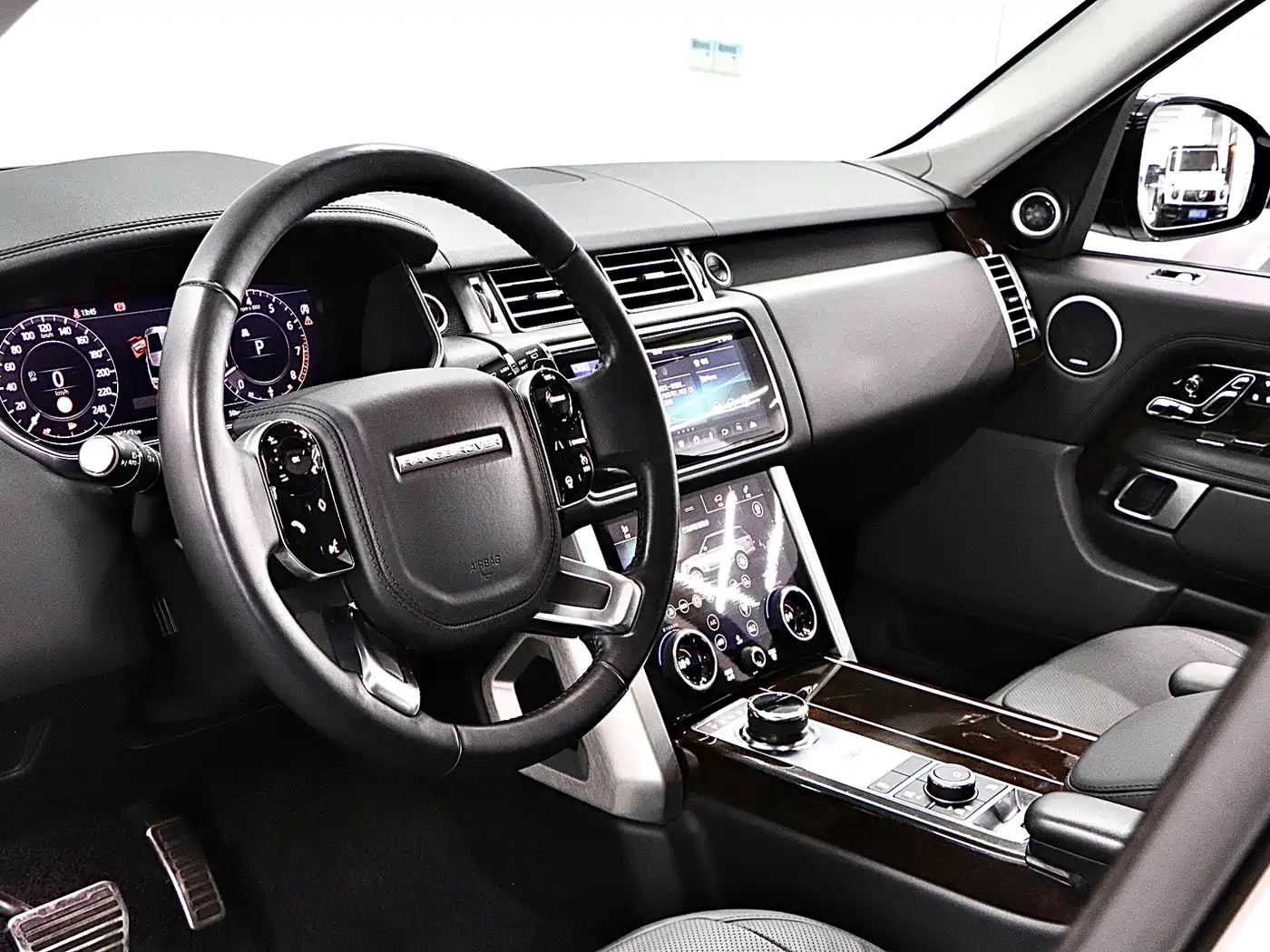 Land Rover Range Rover 2020 3.0 L6 Heritage Edition фото 11