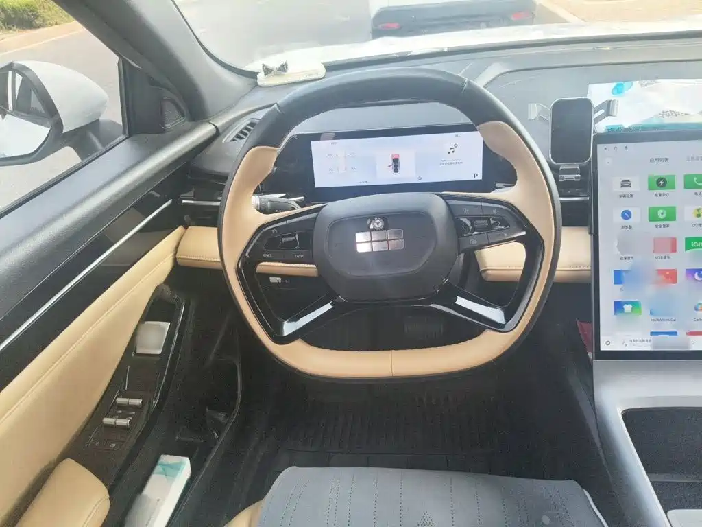 Geely Galaxy Galaxy L6 2024 2023 Model 125km PLUS