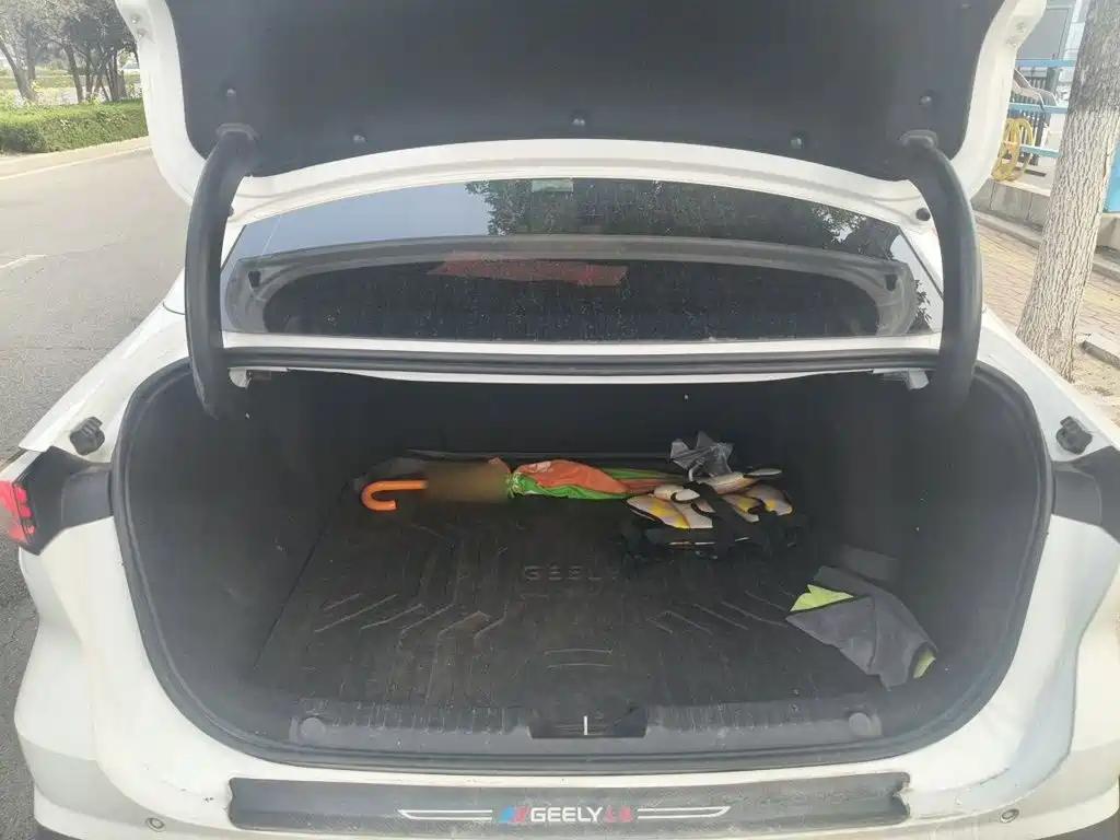 Geely Galaxy Galaxy L6 2024 2023 Model 125km PLUS