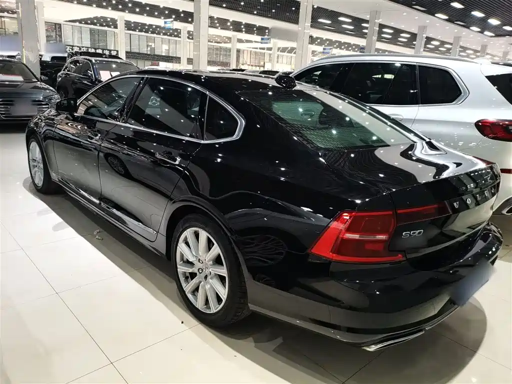 Фото 21 - Volvo S90