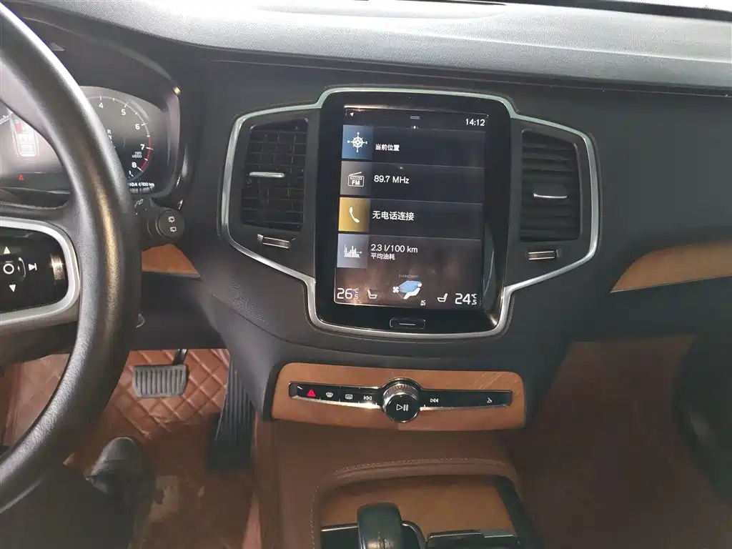 VOLVO XC90