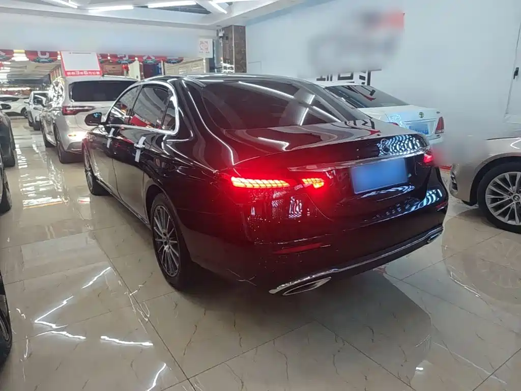 Фото 5 - Mercedes-Benz E-Class