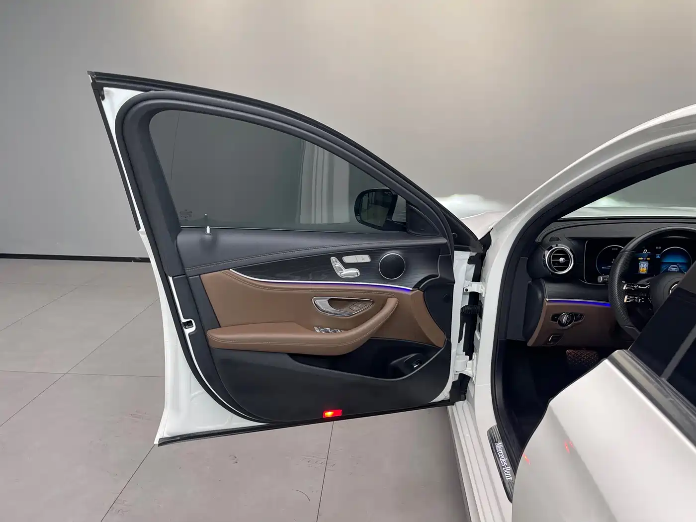Mercedes-Benz E-Class 2022 E 260 L Sport фото 28