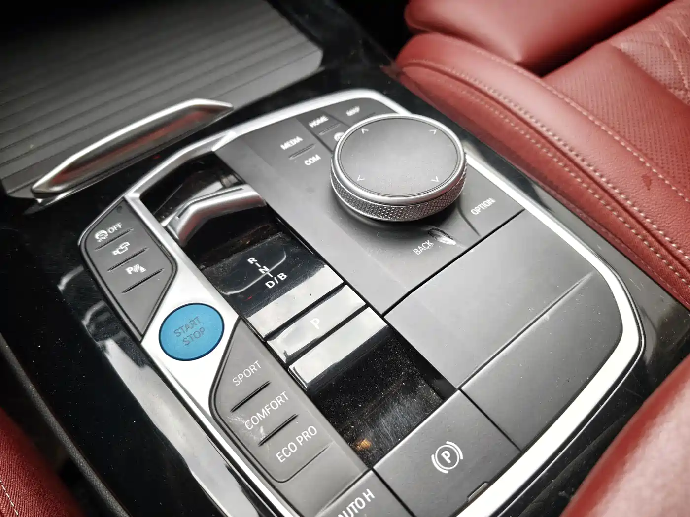 BMW iX3 2024 Innovation Leader фото 9