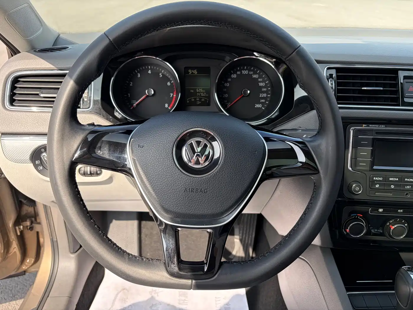 Volkswagen Sagitar 2015 1.6L Automatic Comfort фото 11