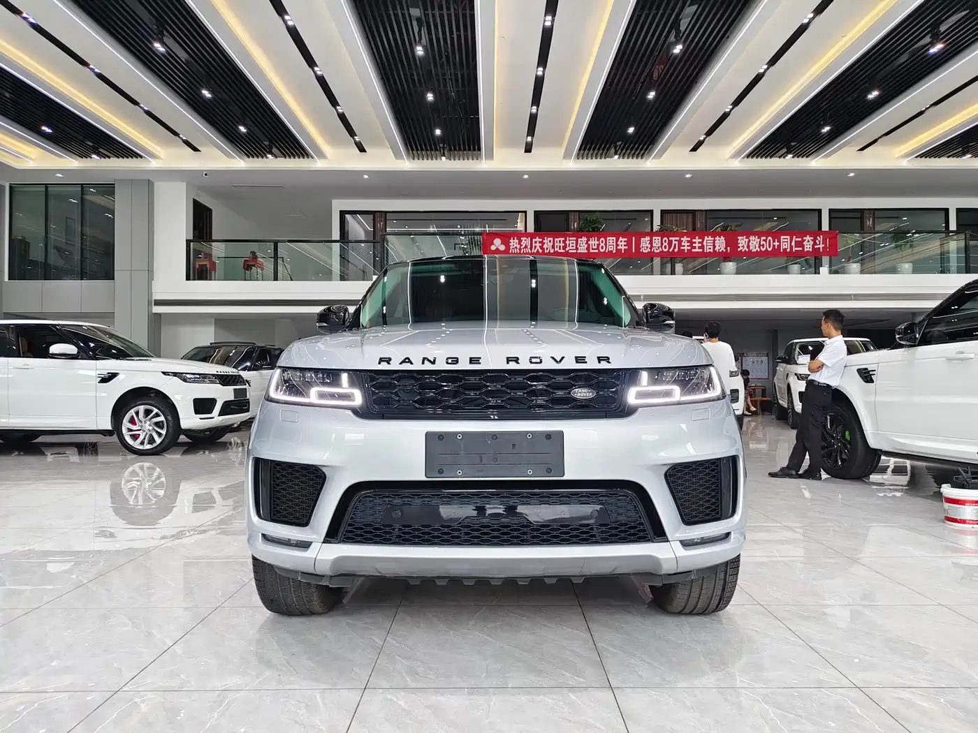 Land Rover Range Rover Sport 2022 3.0 L6 Gloss Black Edition фото 2