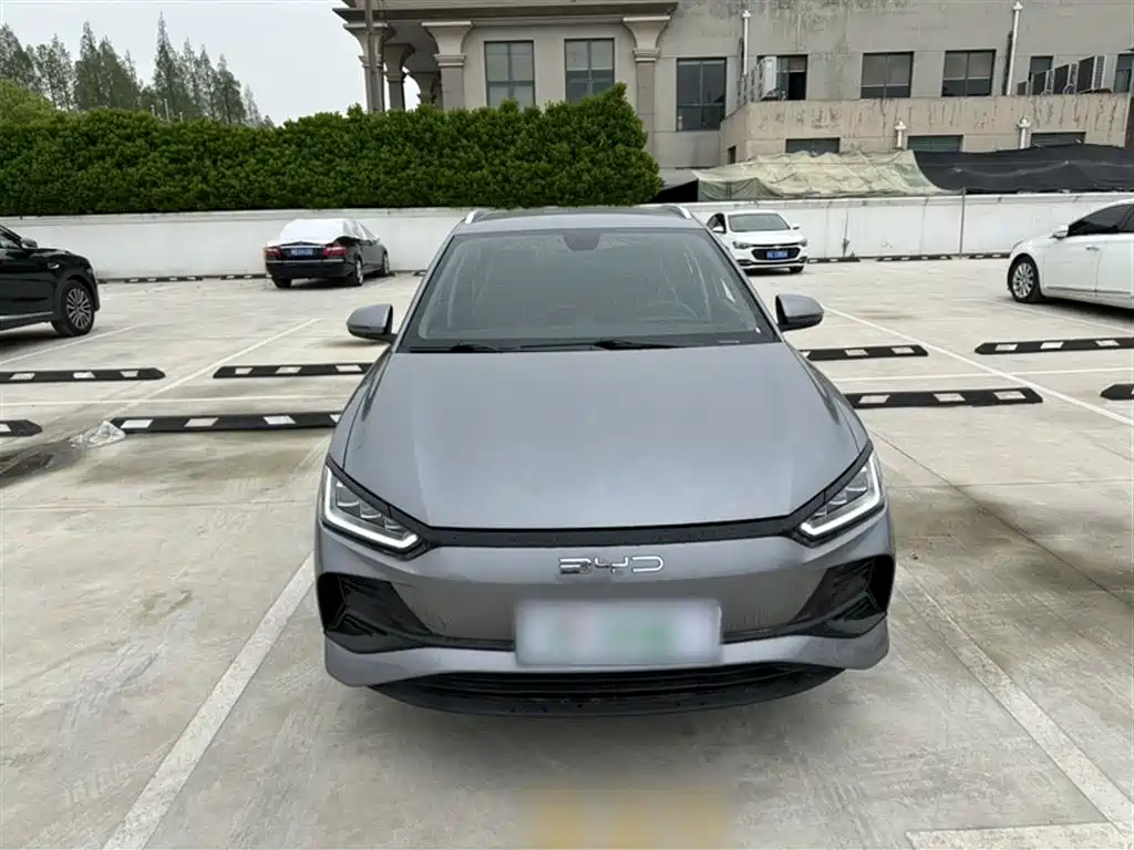 BYD E2