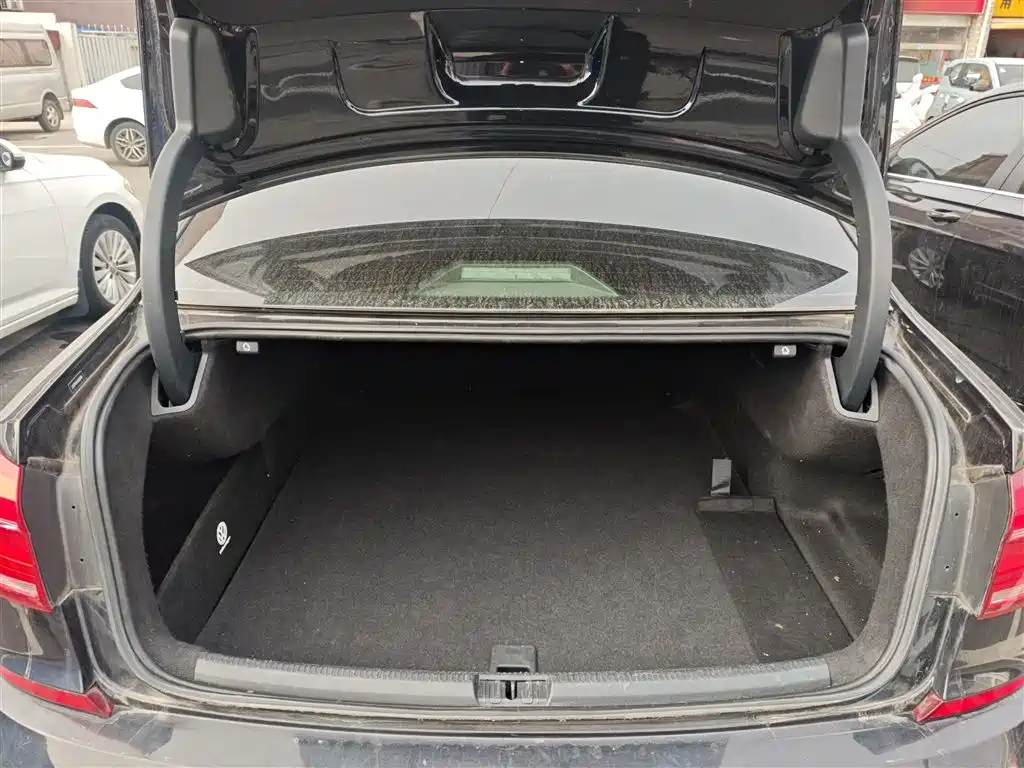 Volkswagen Passat 2017 330TSI DSG Prestige фото 9