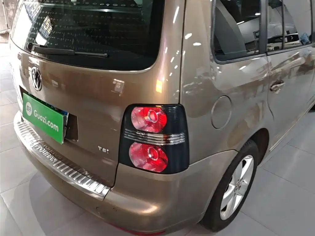 Volkswagen Touran 2015 1.4T DSG Comfort Edition 5-seater фото 8