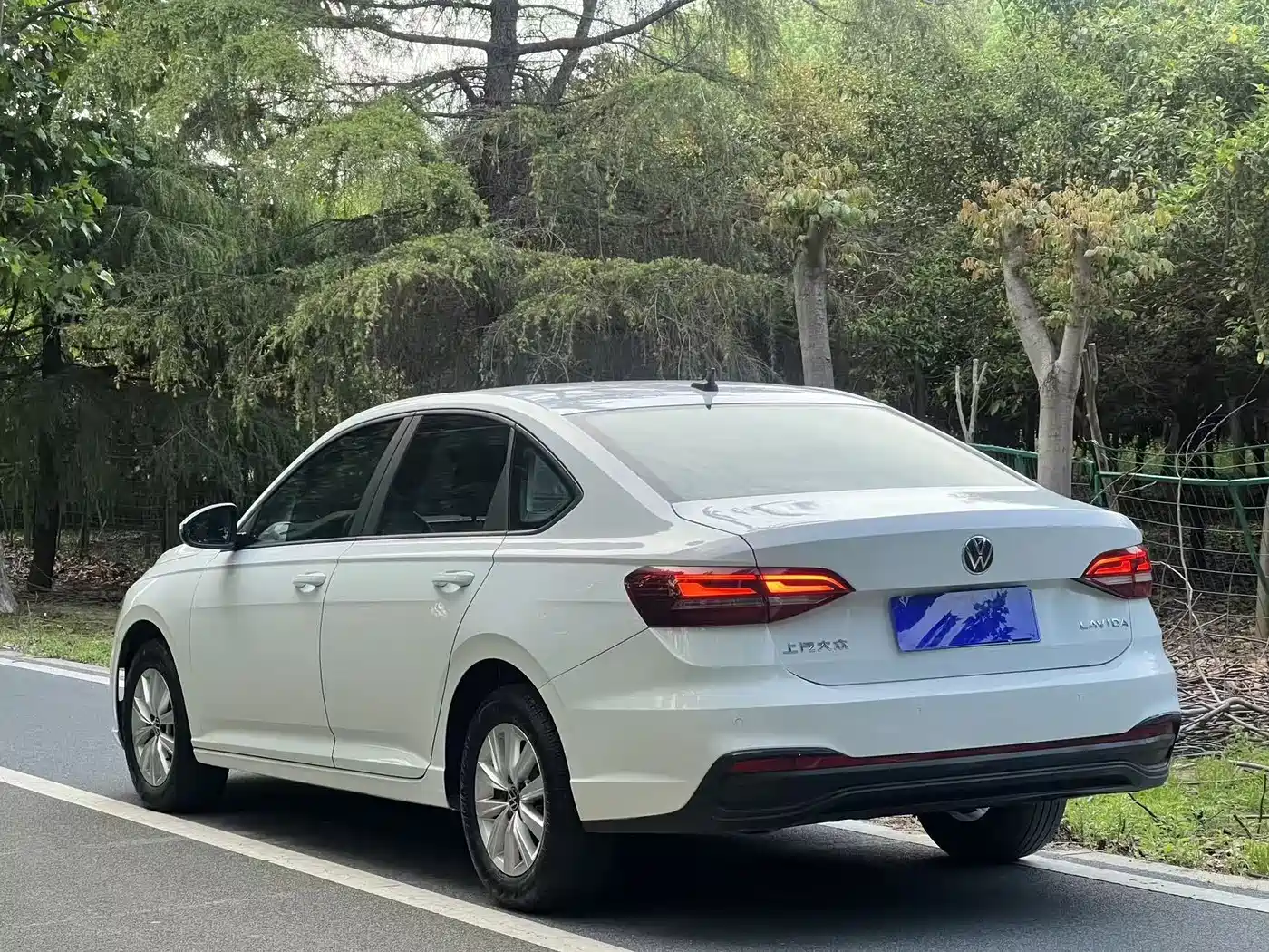 Volkswagen Lavida 2023 1.5L Auto Five Million Edition фото 7