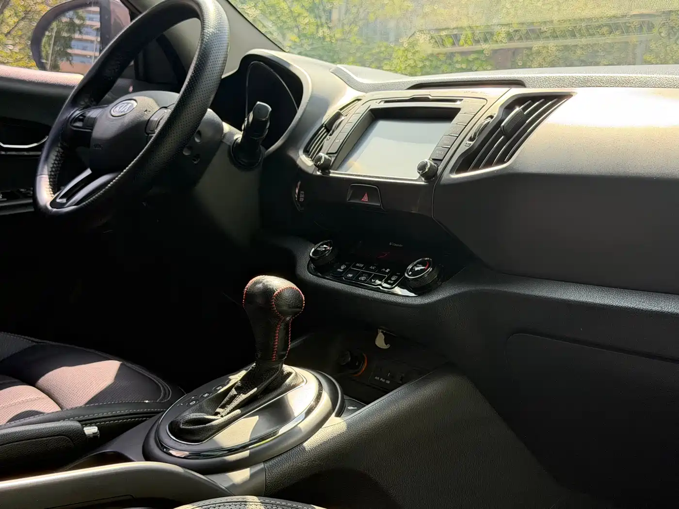 Kia Sportage 2014 2.0L Automatic 2WD Premium фото 16