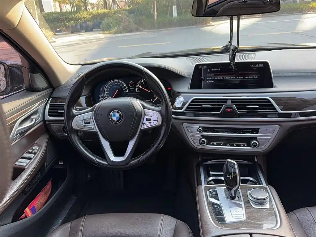 BMW 7 Series 2016 730Li Leading фото 3