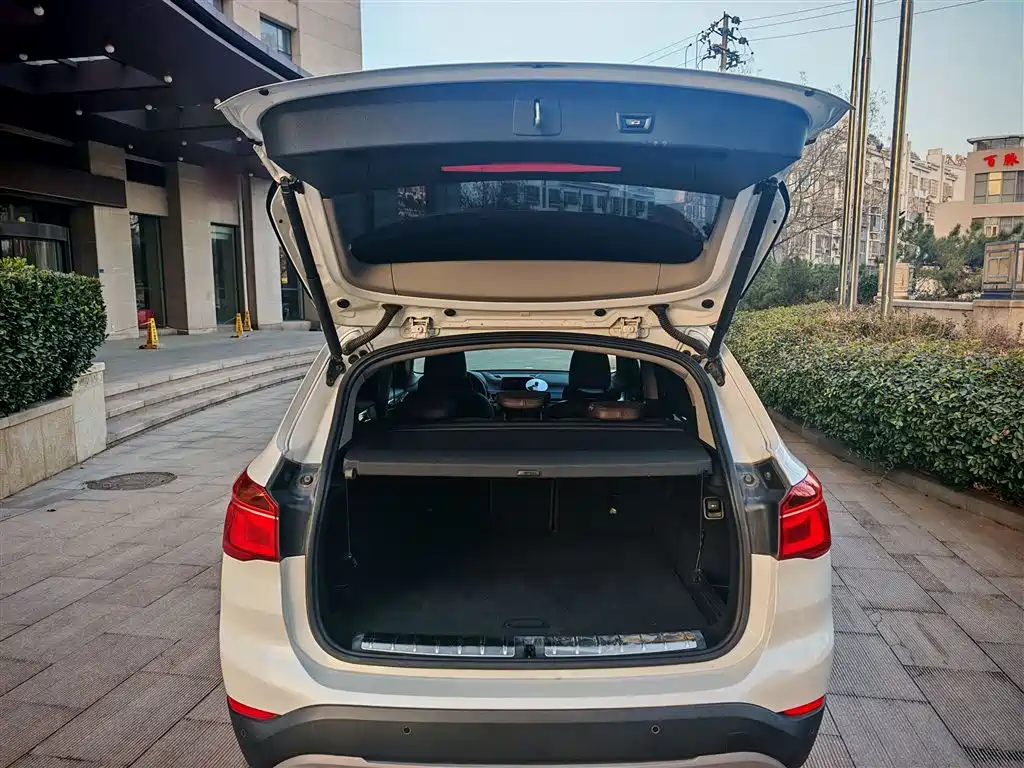 BMW X1 2018 sDrive18Li Premium Model фото 16
