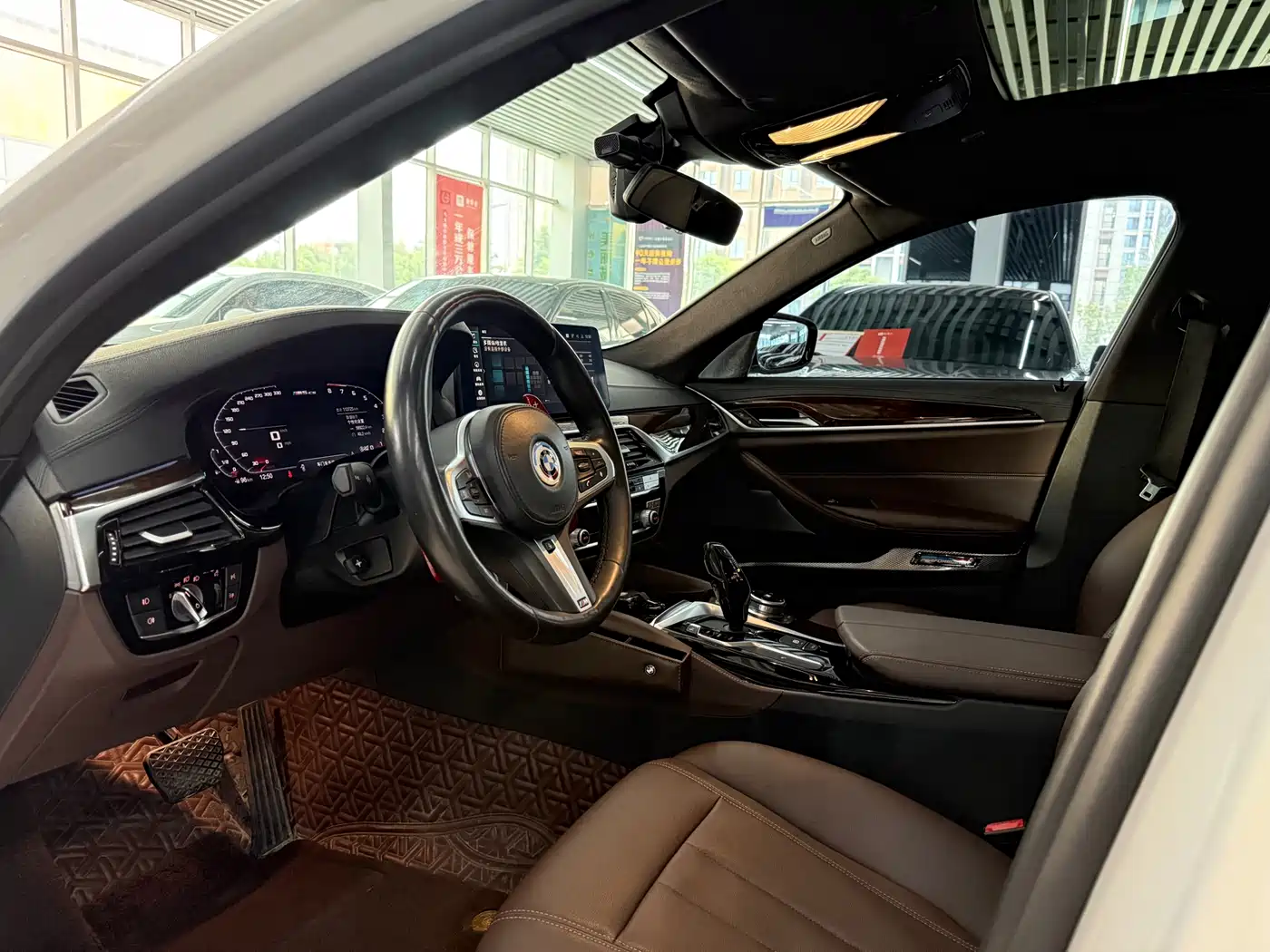 BMW 5 Series 2019 525Li M Sport Package фото 8
