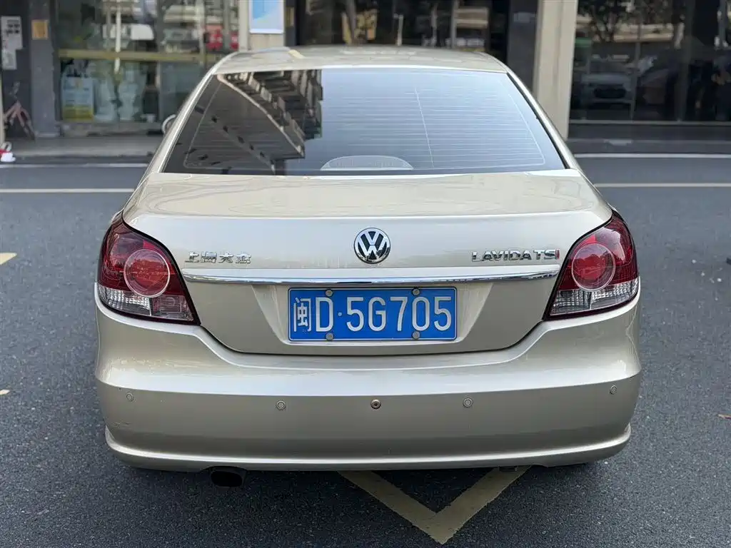 Volkswagen Lavida 2011 1.4TSI DSG Pinxuan Edition фото 8
