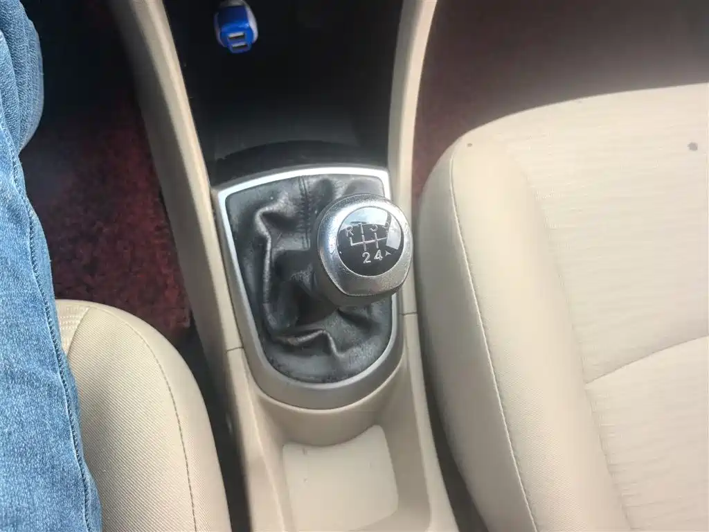 Hyundai Verna 2014 1.4L Manual Smart GLS фото 14