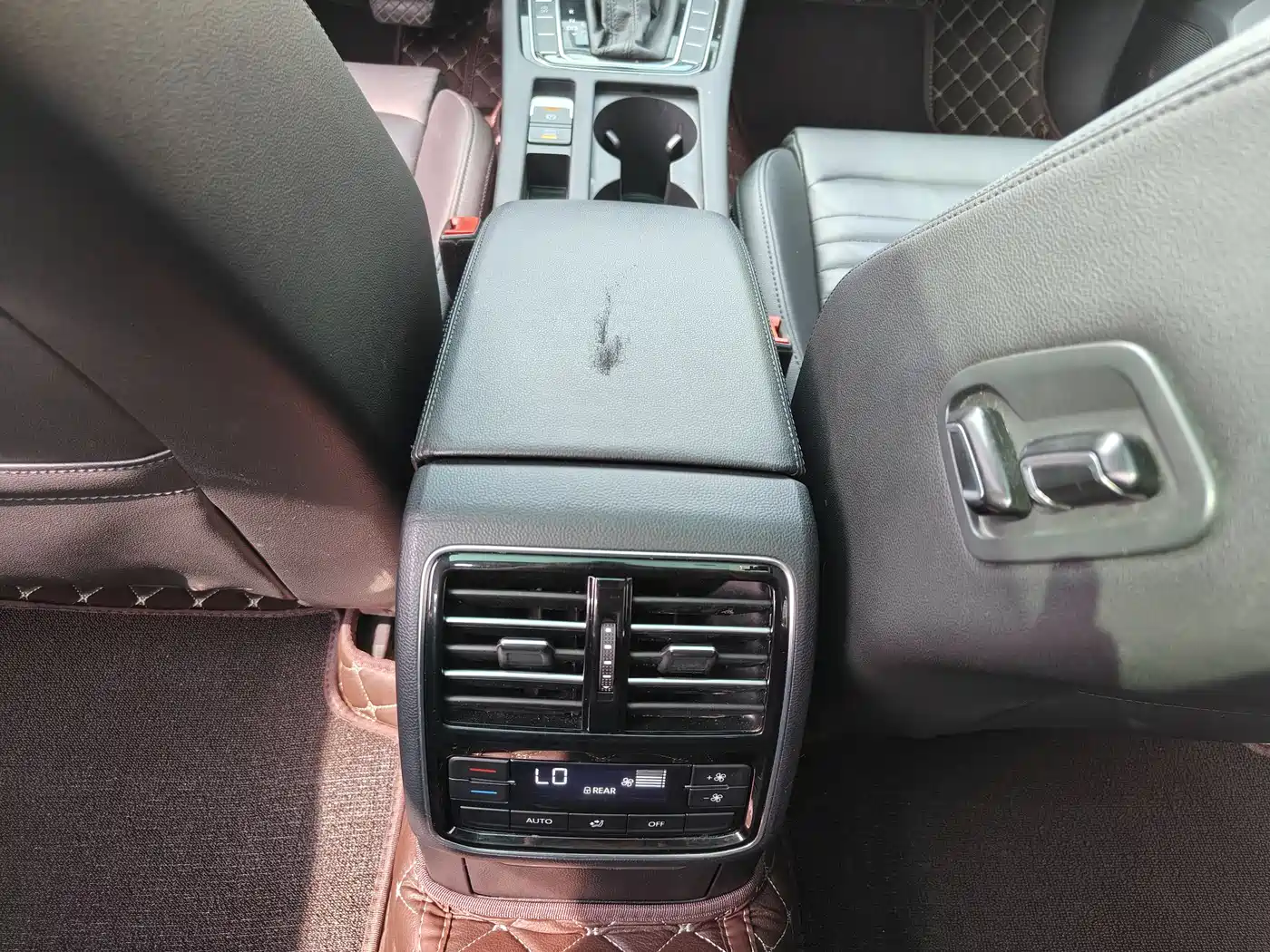 Volkswagen Magotan 2018 330TSI DSG Luxury фото 13